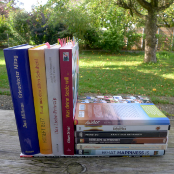 Foto von Büchern, DVDs.